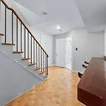 Private Bedroom In A House Close To Subway With Free Parking